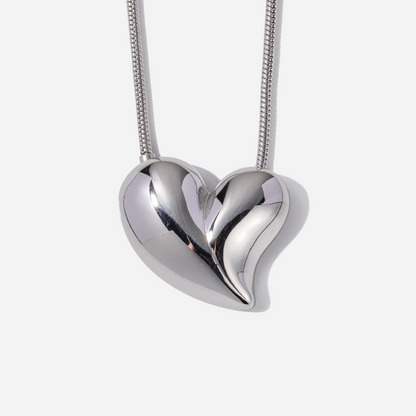 KLARA HEART NECKLACE