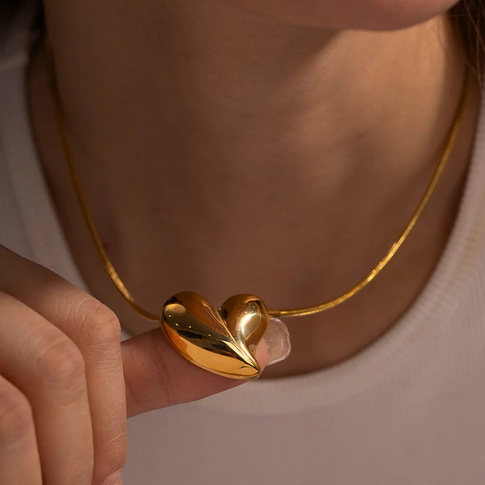 KLARA HEART NECKLACE